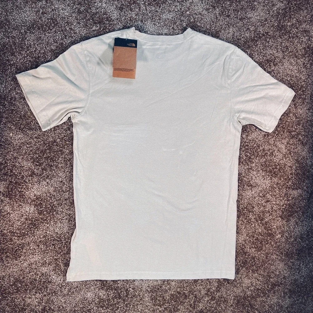 The North Face‎ Pocket Tee Mens Small Gravel/Stone Standard Fit NWT Minimalist